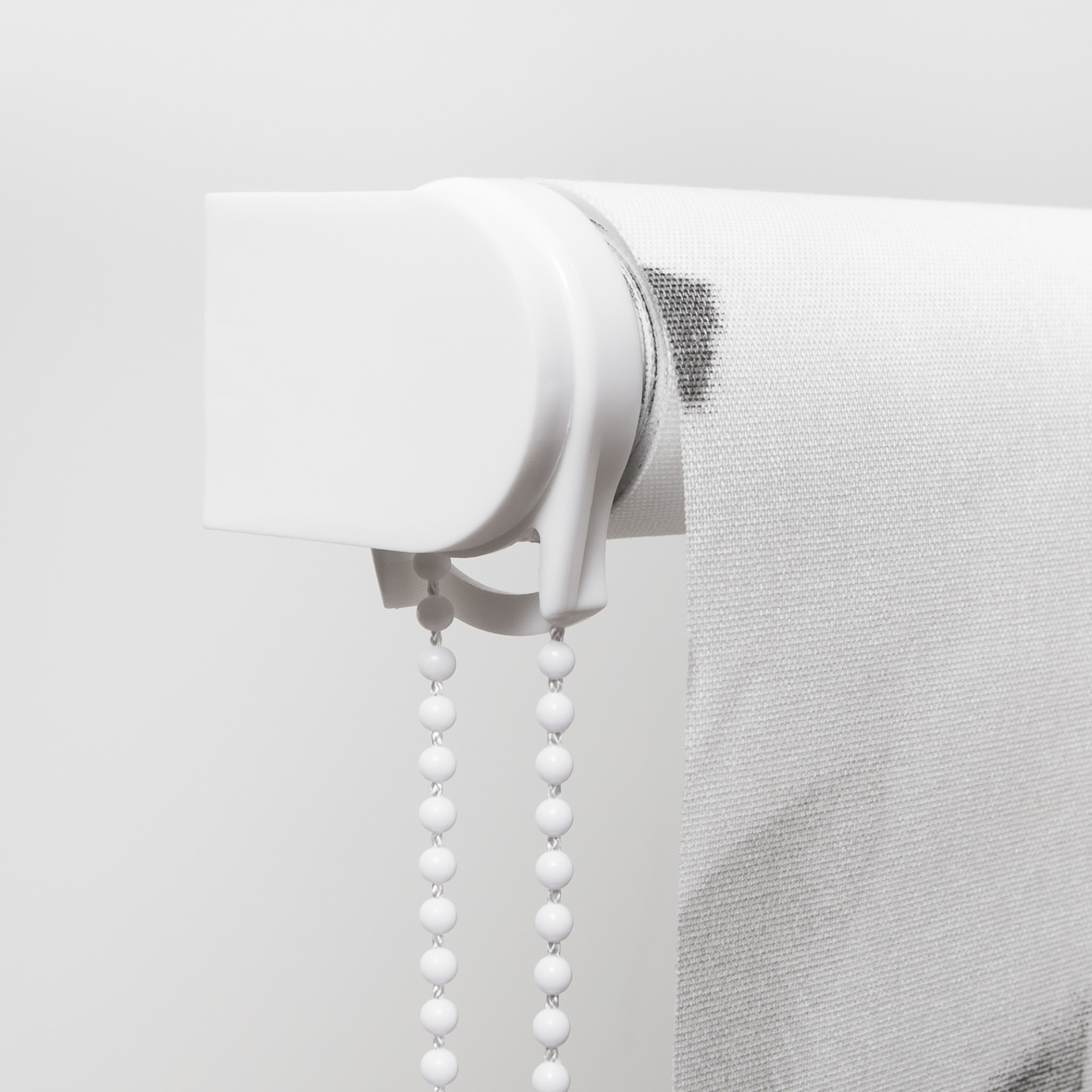 Aves de Paso Translucent Roller Blind White Mechanism Detail