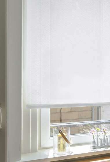 Tur&iacute;n Translucent Roller Blind White Decoration Detail