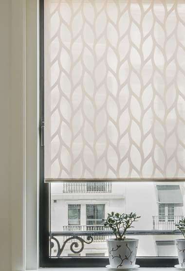 Maya Translucent Linen Roller Blind Beige Decoration Detail