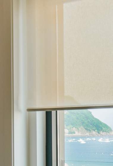 Essenza Translucent Roller Blind Beige Decoration Detail