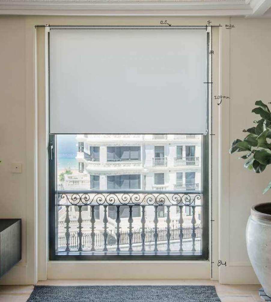 How to measure the window for installing a roller blind?
