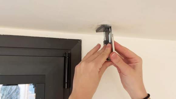 Instalar un estor enrollable al techo