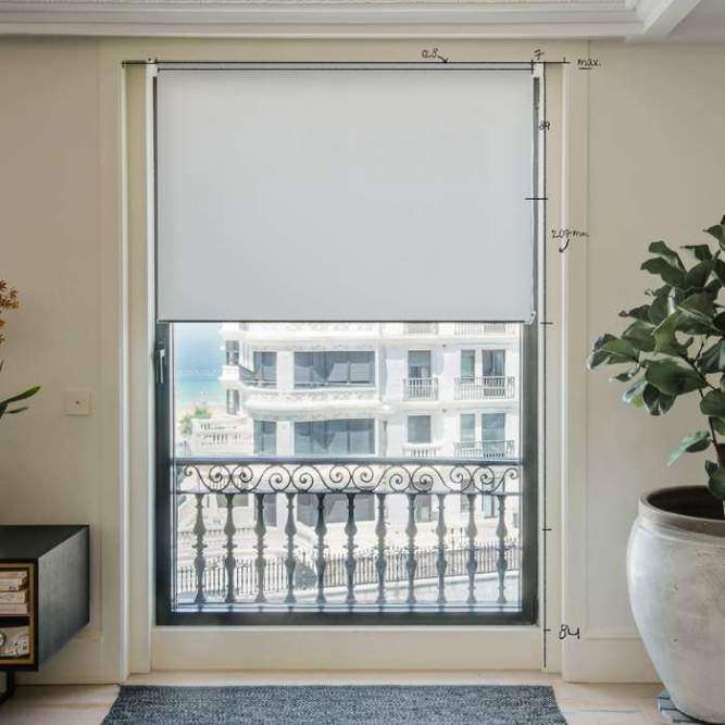 How to measure the window for installing a roller blind?
